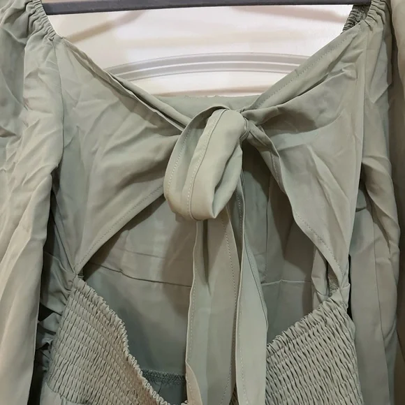 Elegant Green Long Sleeve Dress - Picture 9 of 11